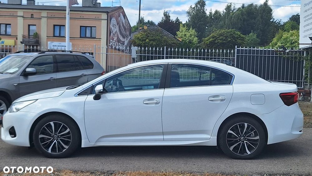 Toyota Avensis - 8