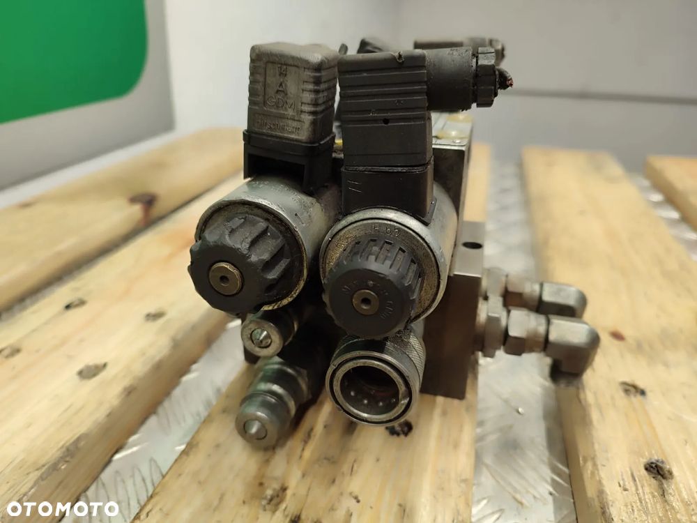 Blok zaworów kierunkowych 935 82971 PARKER DENISON - 9