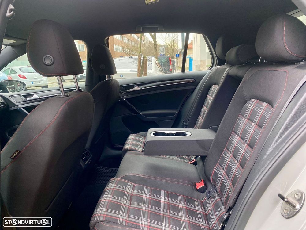 VW Golf 2.0 TSi GTi DSG - 12