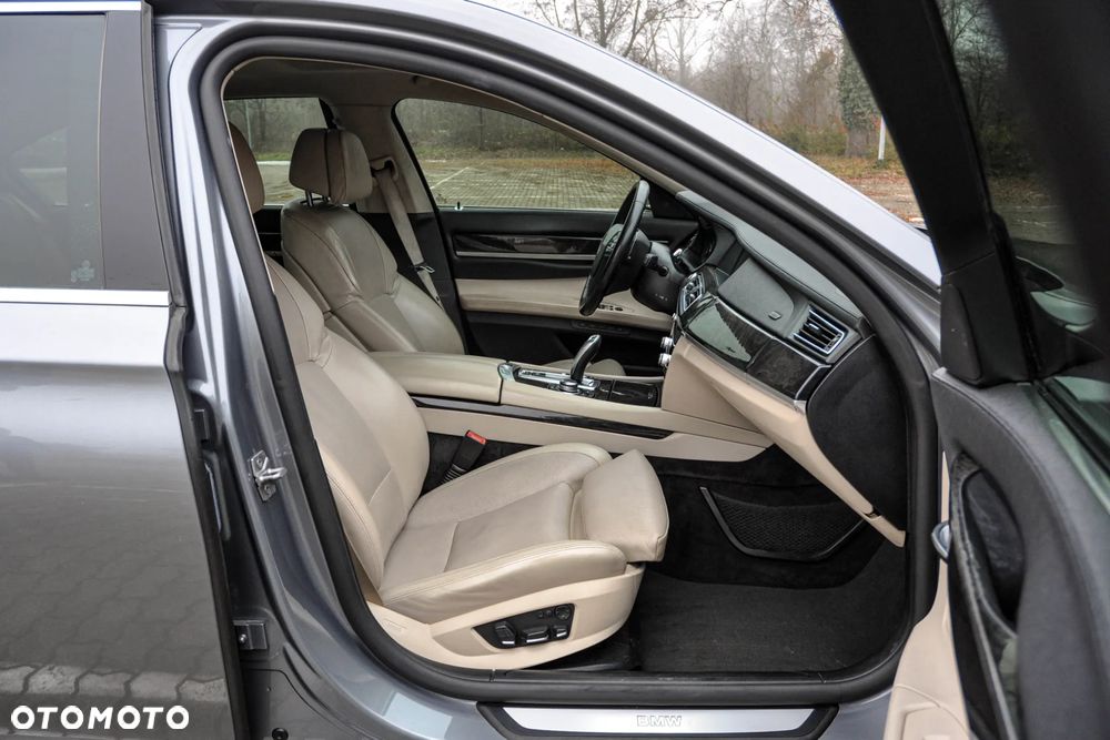 BMW Seria 7 750Li - 12