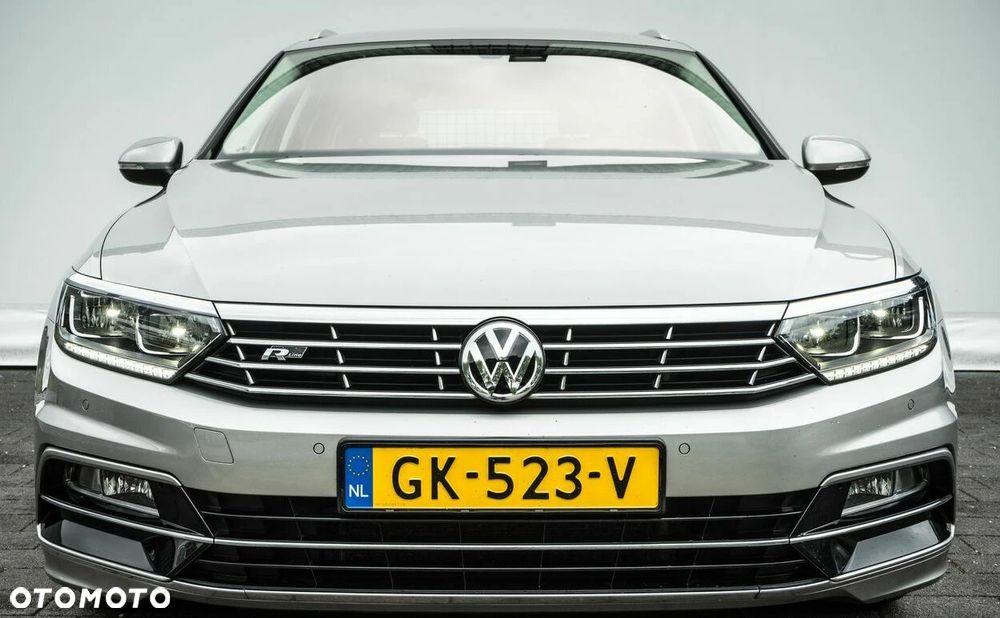Volkswagen Passat 2.0 TDI (BlueMotion Technology) Highline - 32