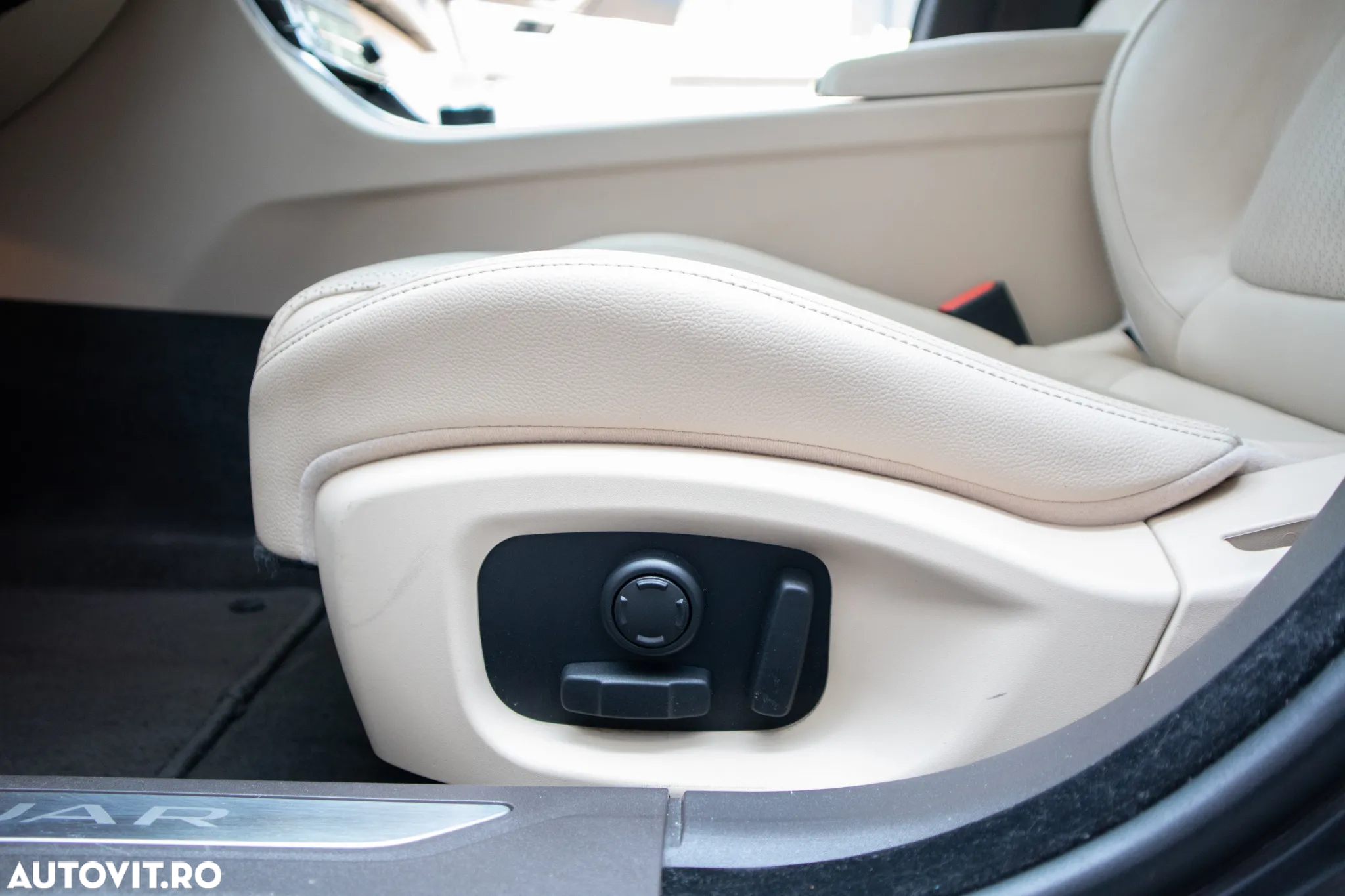 Jaguar XF 20d RWD E-Performance Portfolio - 21