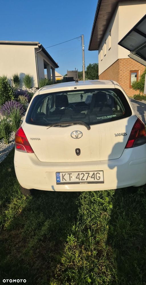 Toyota Yaris 1.0 Entry EU5 - 4