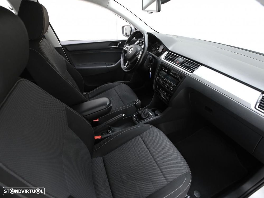 Skoda Rapid - 10