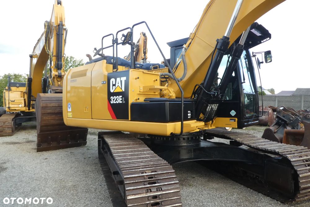 Caterpillar 323 EL Z NIEMIEC DWIE ŁYŻKI - 38