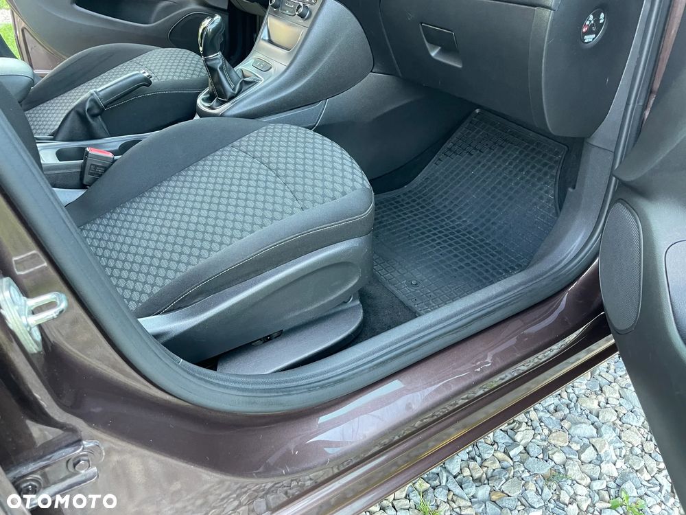 Opel Astra 1.4 T Enjoy - 27