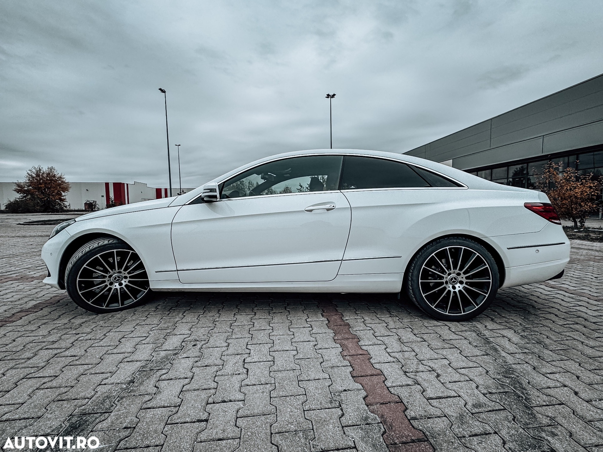 Mercedes-Benz E 200 Coupe 7G-TRONIC Sport Edition - 11