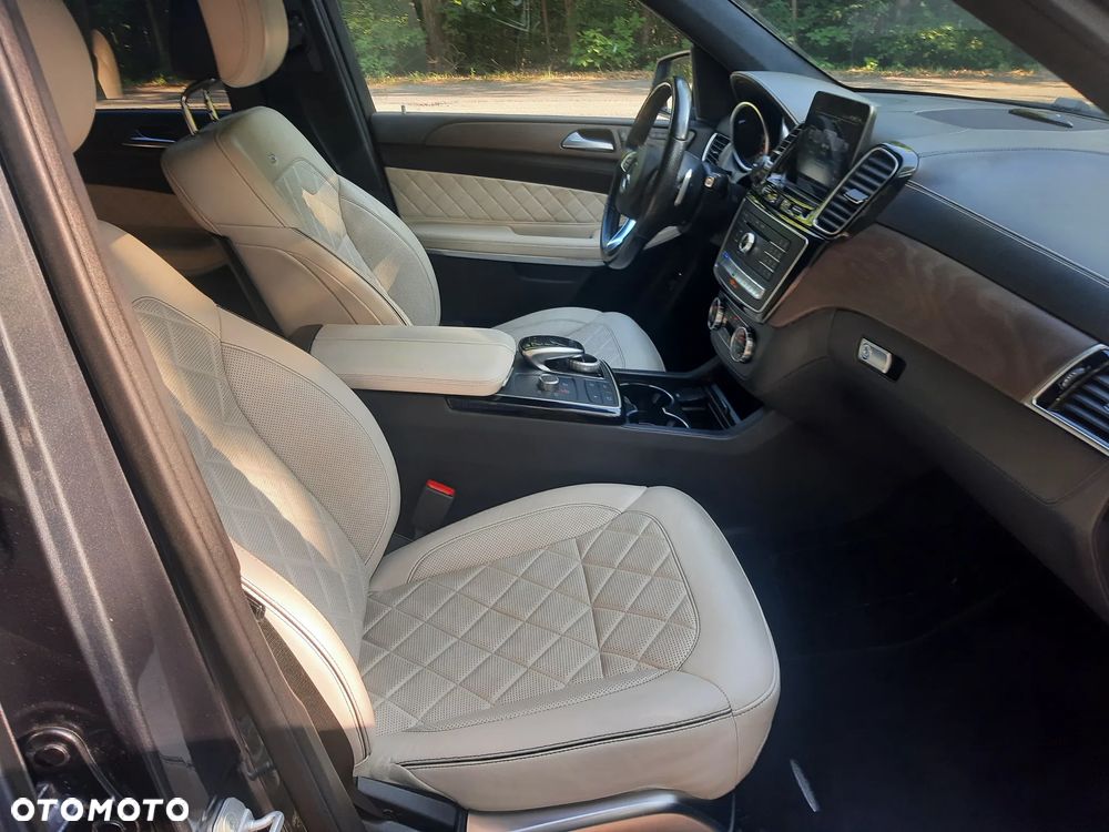 Mercedes-Benz GLS - 13