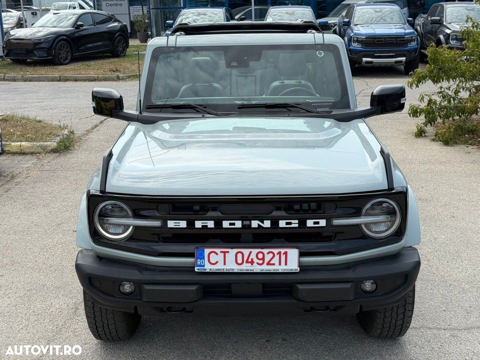 Ford Bronco - 5