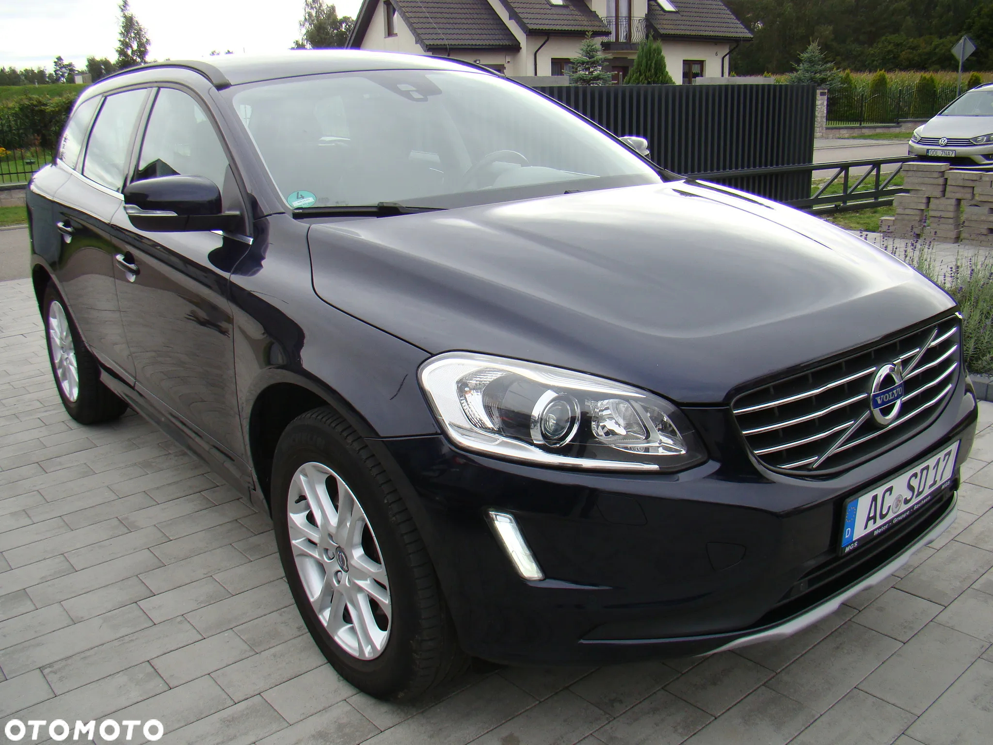 Volvo XC 60 D4 Momentum Pro - 2