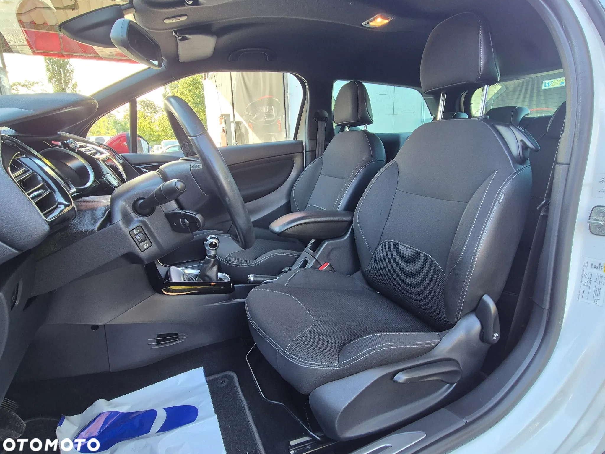 Citroën DS3 1.6 HDi SoChic - 28