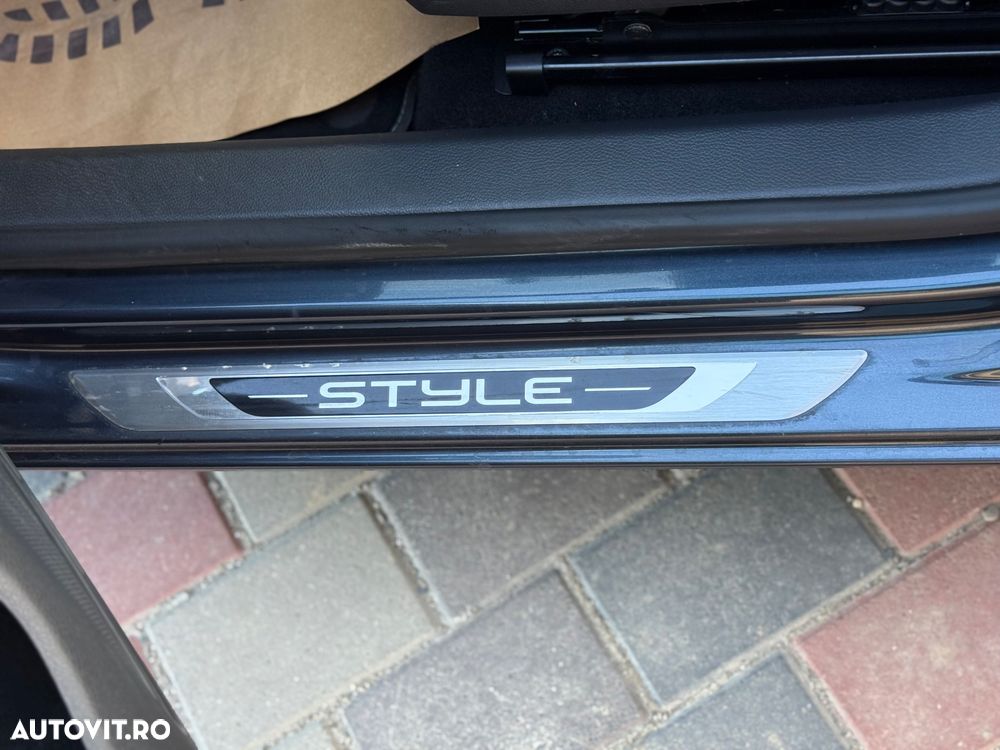 Volkswagen Golf 2.0 TDI DPF Style - 18