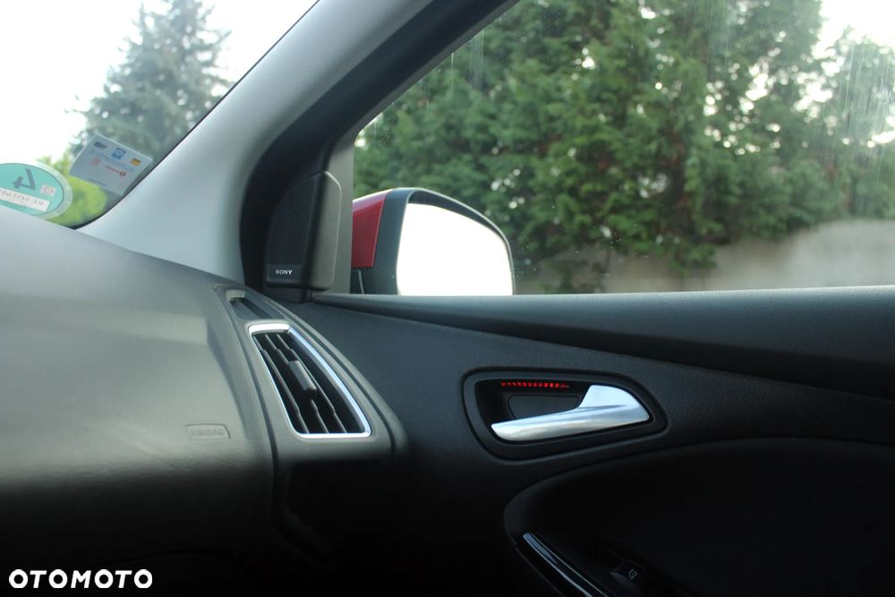 Ford Focus 1.0 EcoBoost Titanium - 18