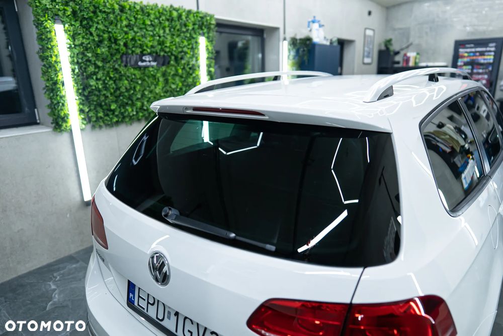 Volkswagen Passat 2.0 TDI DSG BlueMotion Technology R-Line - 16