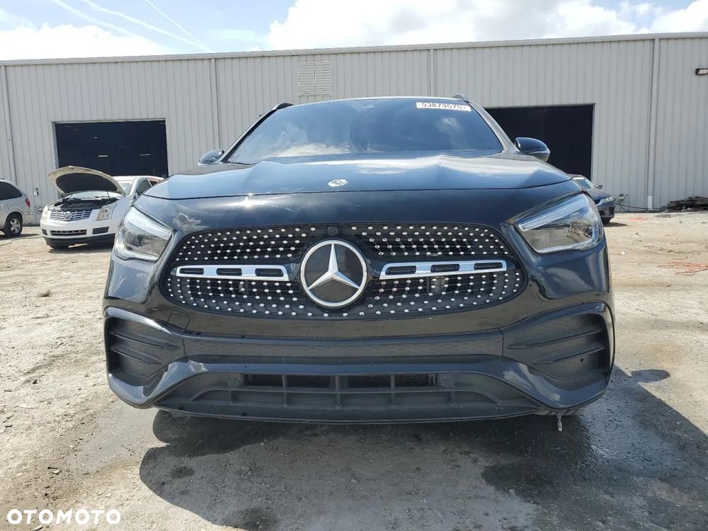 Mercedes-Benz GLA - 5