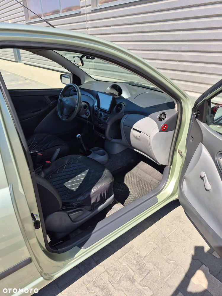 Toyota Yaris 1.0 Luna - 11