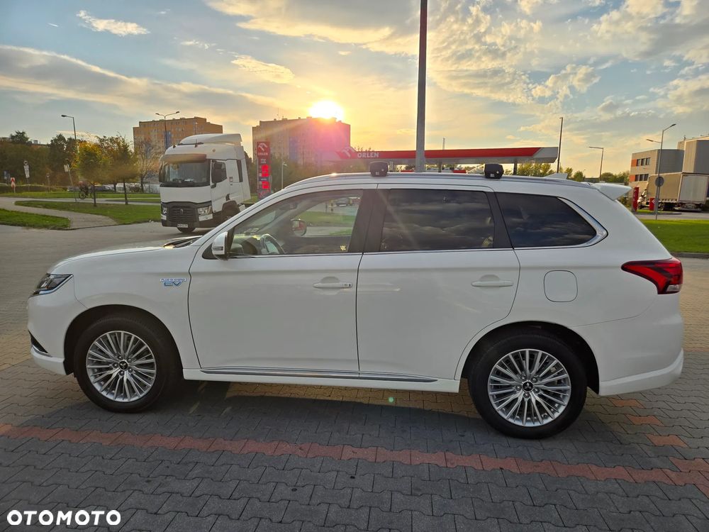 Mitsubishi Outlander - 12