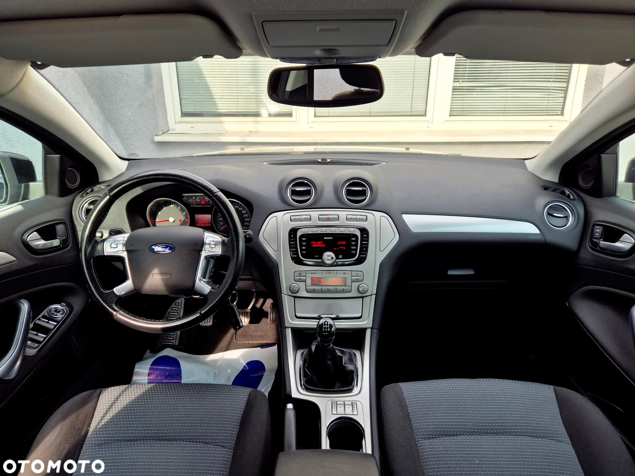 Ford Mondeo 1.6 Ghia - 23