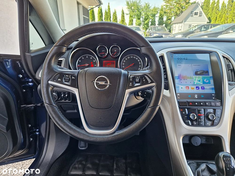 Opel Astra 1.4 Turbo 150 Jahre - 9