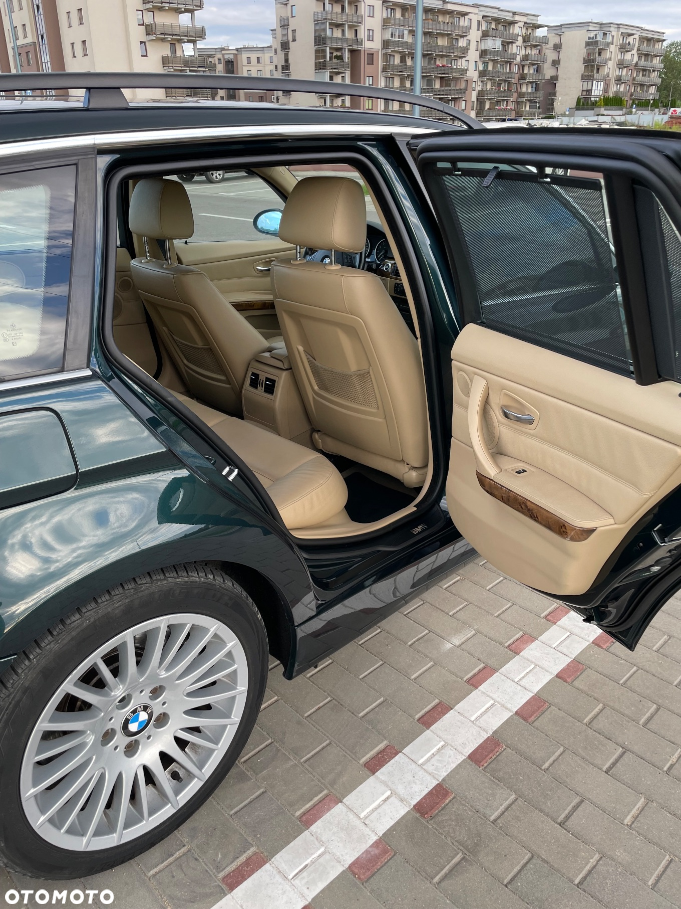BMW Seria 3 325xi Touring - 11