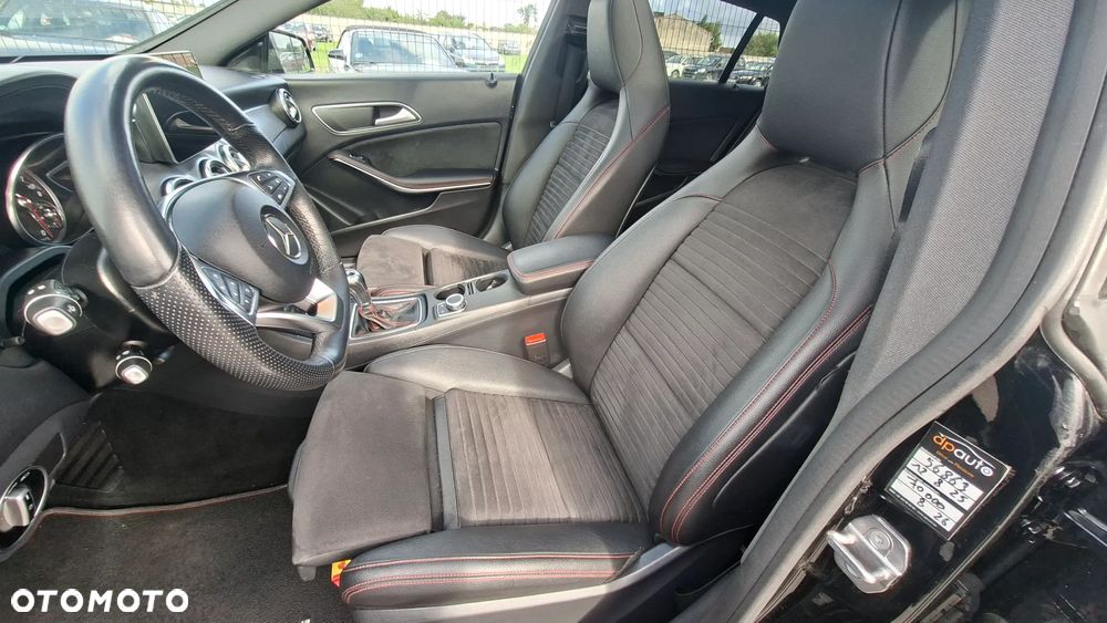 Mercedes-Benz CLA 180 AMG Line - 17