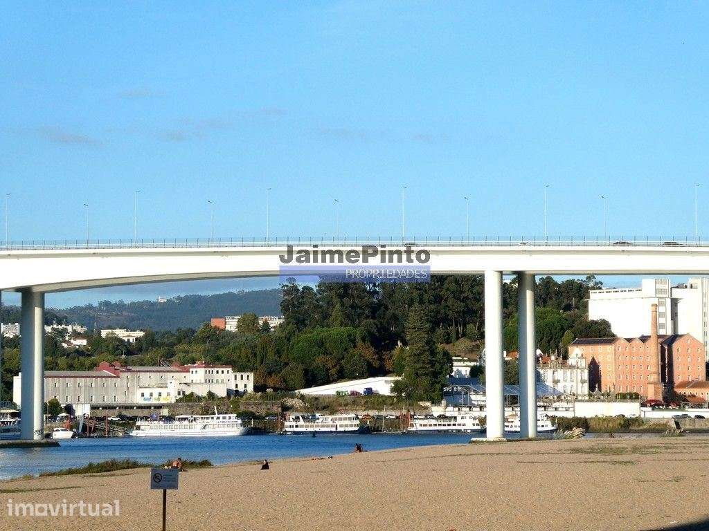 Apartamento T2, área de 70m2 + 20m2, em construção. Portugal, Campa... - Grande imagem: 4/6