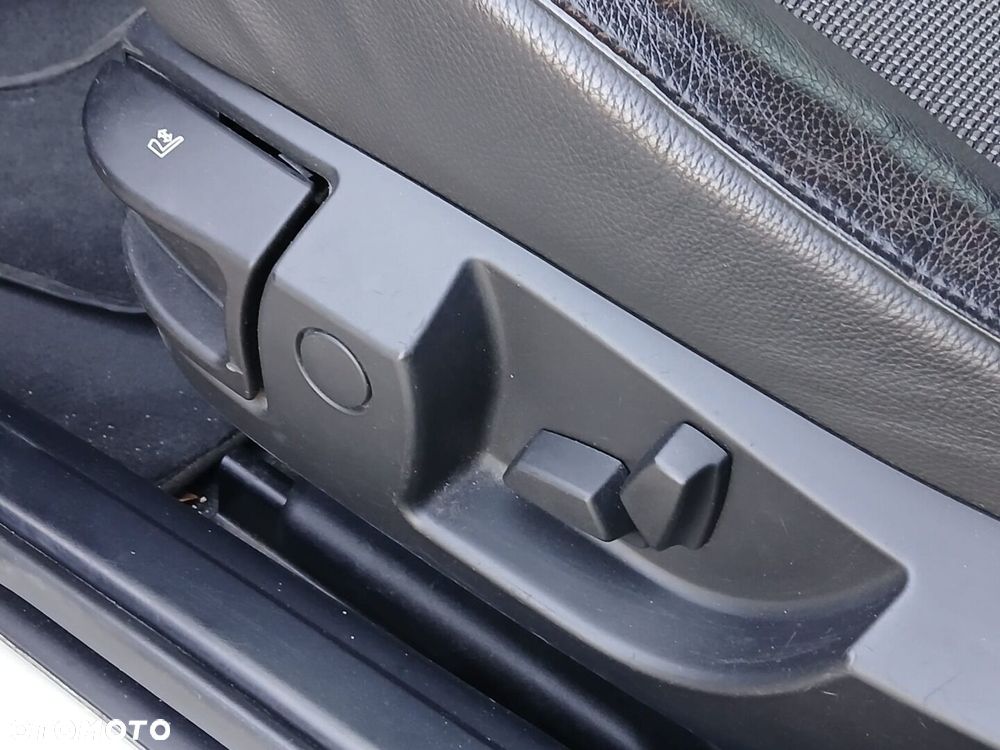 BMW Seria 5 540i - 36