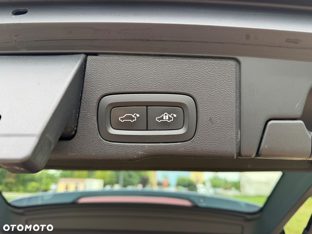 Volvo XC 60 B4 D AWD Momentum Pro - 20