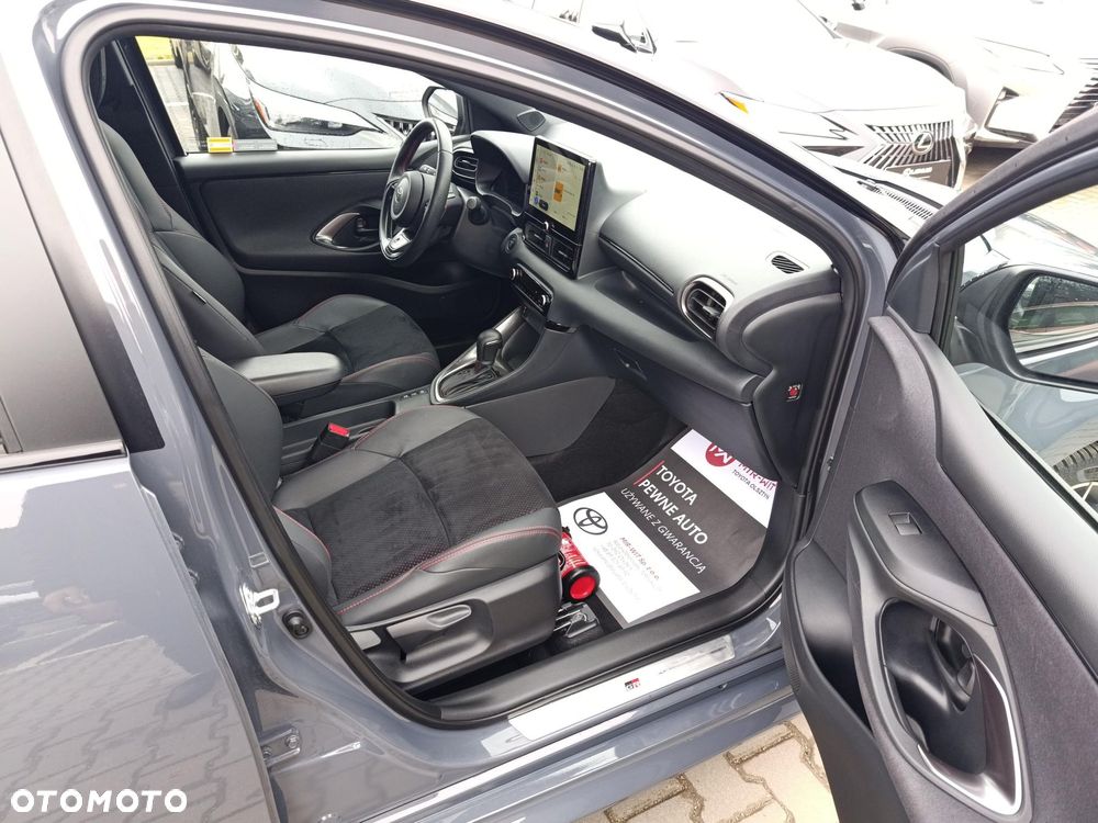 Toyota Yaris Hybrid 1.5 GR Sport - 16