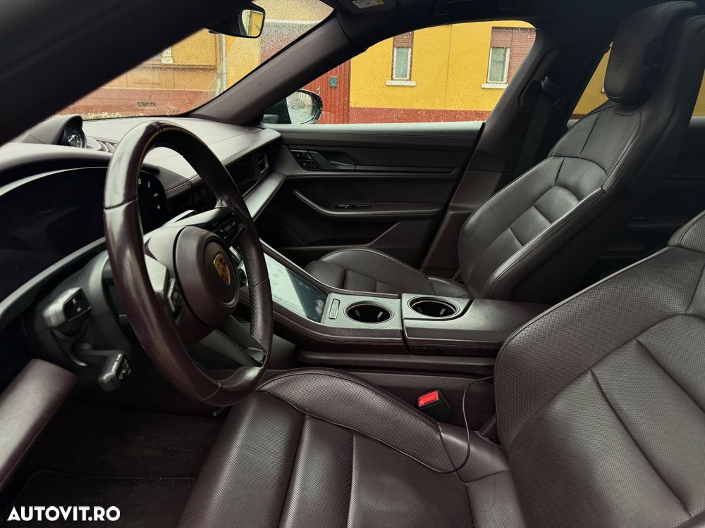 Porsche Taycan - 8