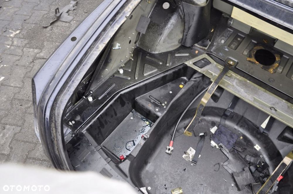 BENTLEY ARNAGE PAS TYLNY WANNA BŁOTNIK CAŁY TYŁ - 5