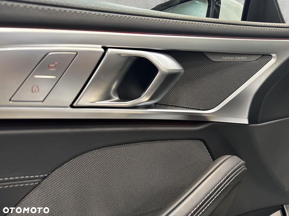 BMW Seria 8 840i - 24