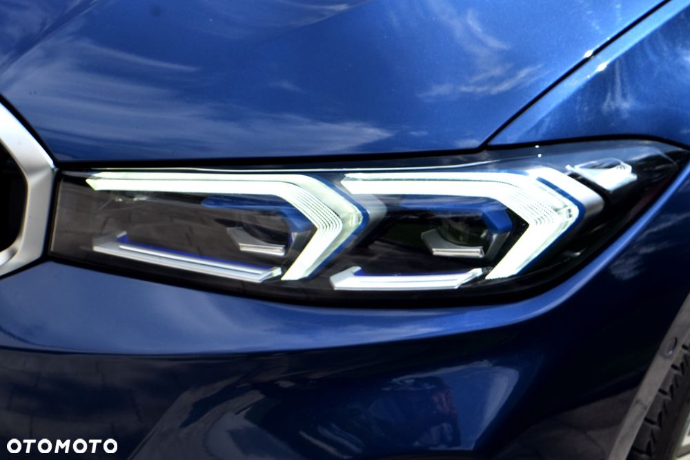BMW Seria 3 320d xDrive Luxury Line sport - 32