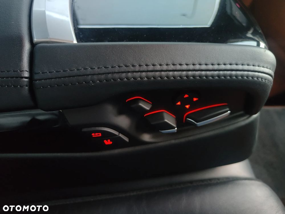 BMW Seria 7 - 29