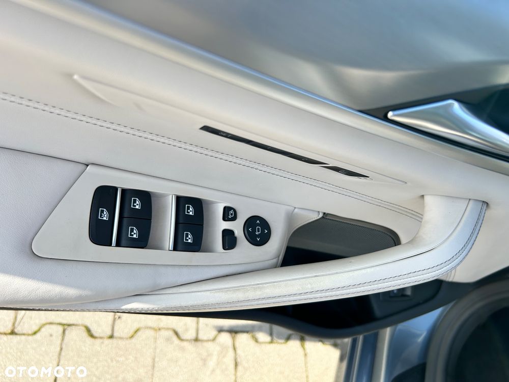 BMW Seria 5 530i xDrive Sport Line sport - 18
