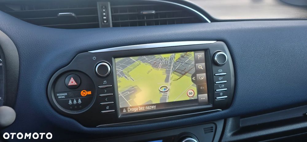 Toyota Yaris Hybrid 100 Selection Passion - 9