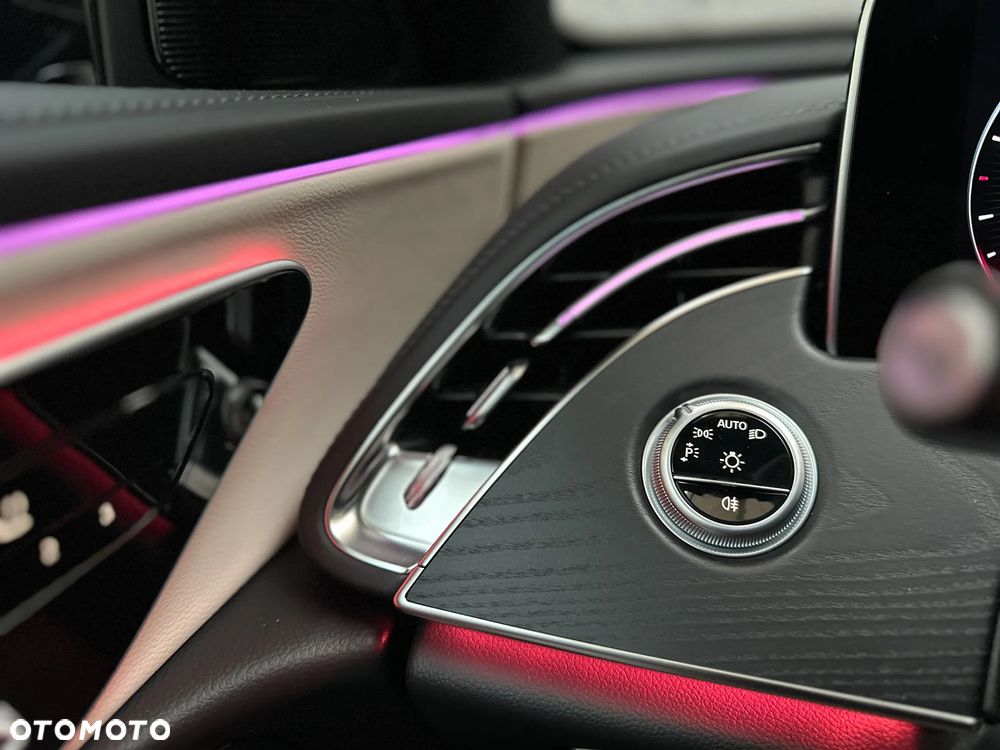 Mercedes-Benz Klasa E 220 d mHEV 4-Matic AMG 9G-Tronic - 32
