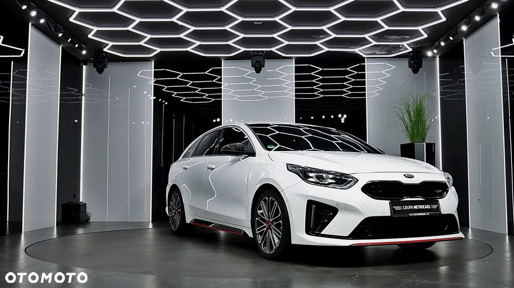 Kia ProCeed 1.6 T-GDI GT DCT - 14