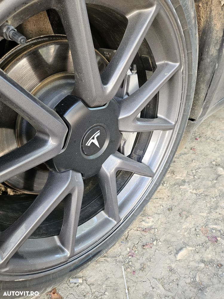 Tesla Model 3 - 6