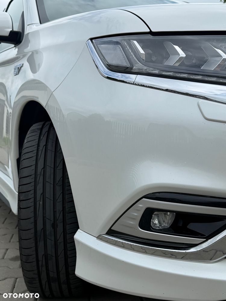Mitsubishi Outlander 2.4 4WD Top - 10