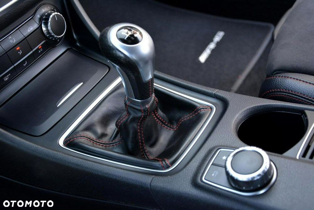 Mercedes-Benz GLA 200 AMG Line - 30