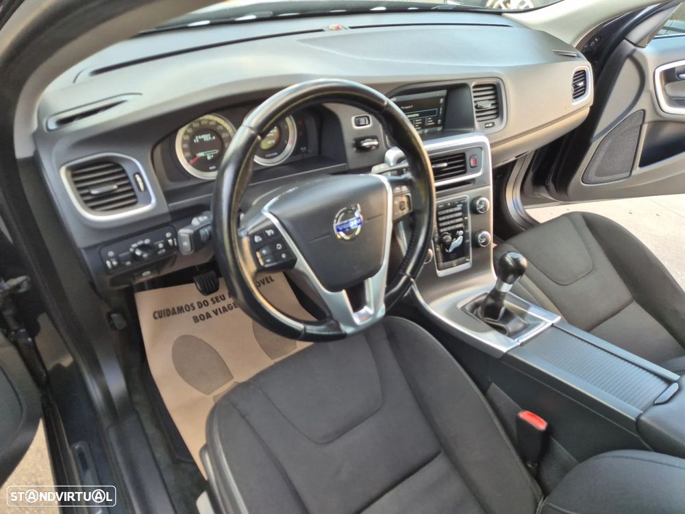 Volvo V60 1.6 D2 Momentum Eco - 8