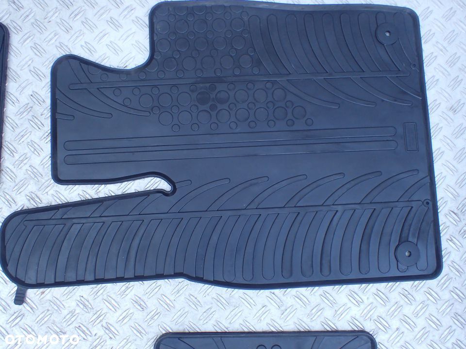 KOMPLET DYWANIKÓW VW TOURAN 5TA RADOM - 4