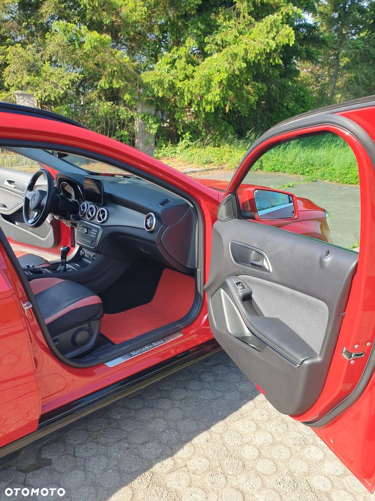 Mercedes-Benz GLA 200 d - 16