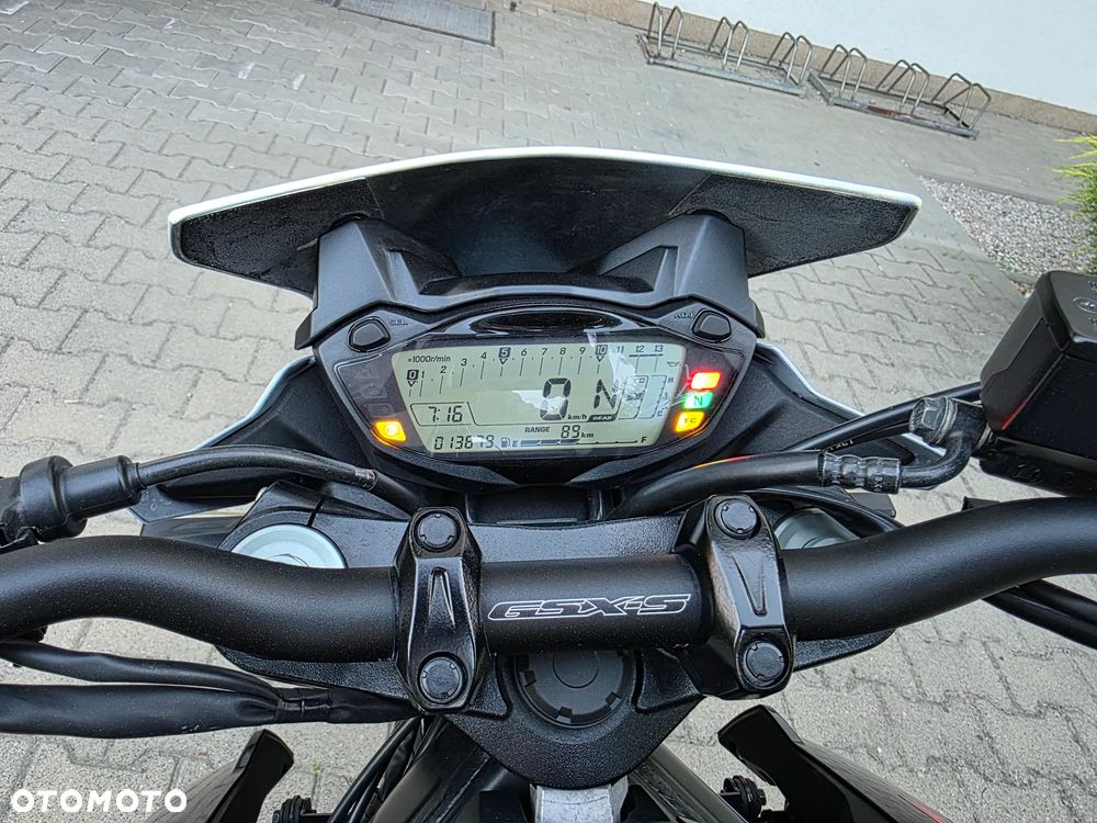 Suzuki GSX - 21