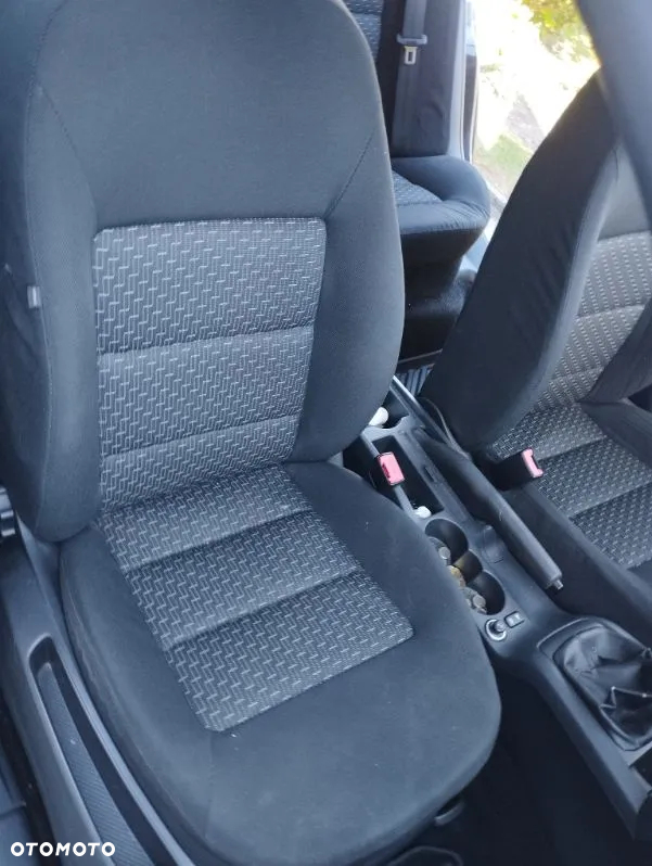 Skoda Octavia 1.6 Ambiente - 9