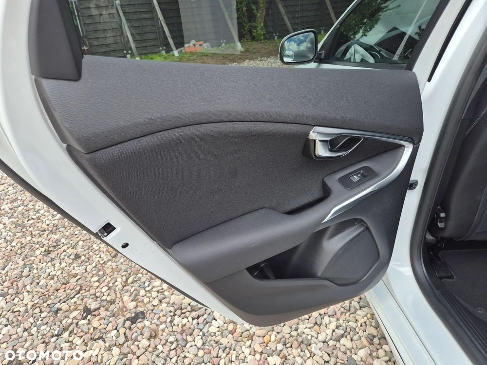 Volvo V40 D2 Drive-E R-Design Momentum - 18