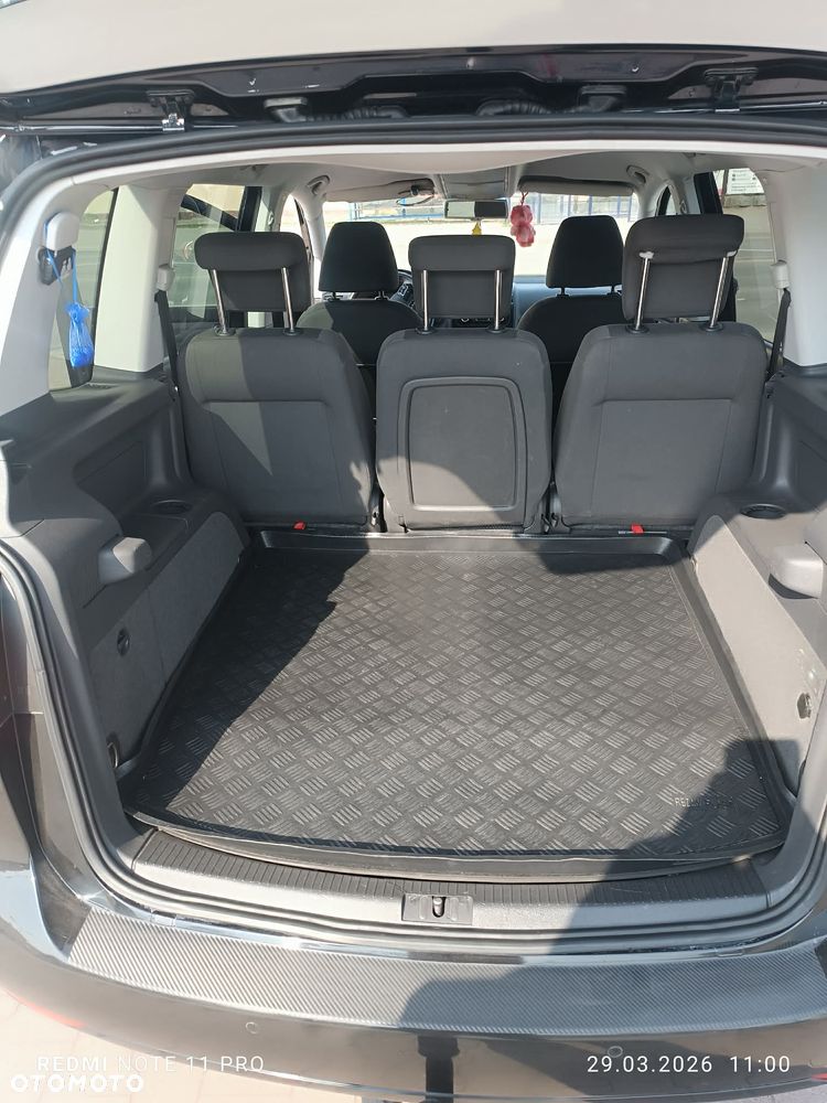 Volkswagen Touran - 12