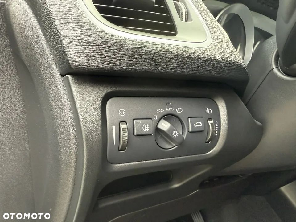 Volvo V40 T3 Momentum - 21