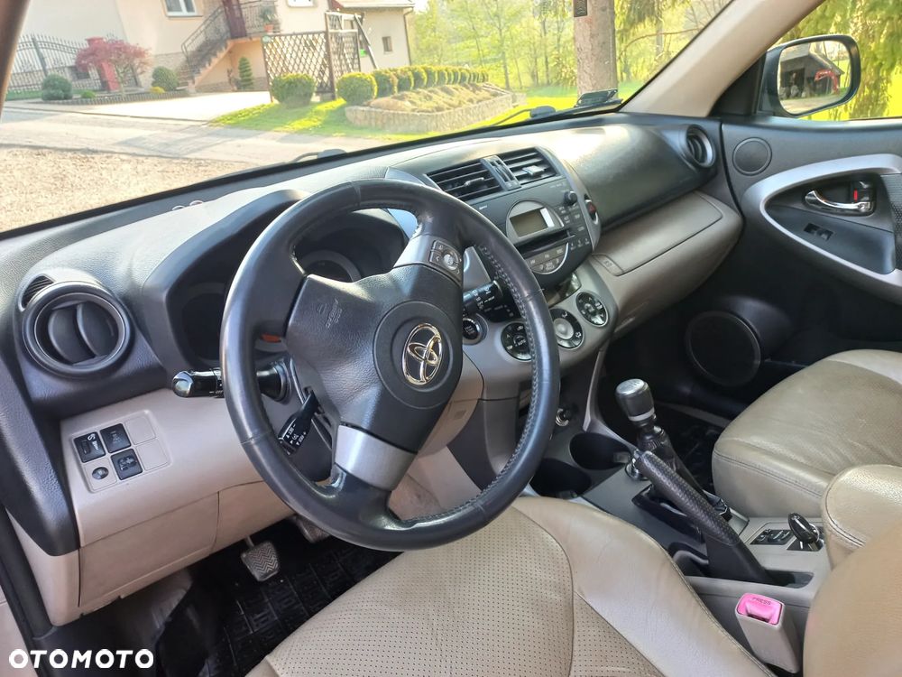 Toyota RAV4 2.2 D-4D Prestige - 23